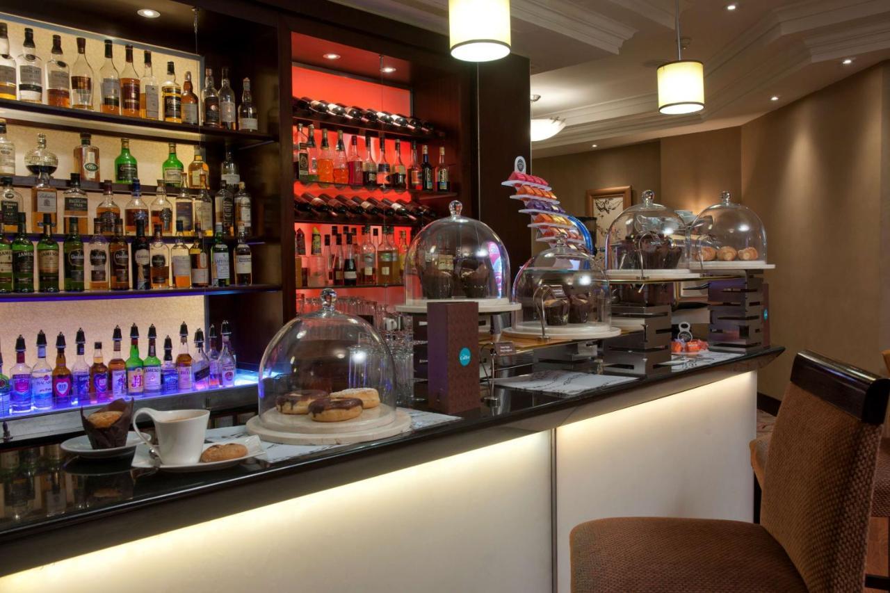 Southern Sun Or Tambo International Airport Kempton Park Dış mekan fotoğraf A coffee bar in a hotel
