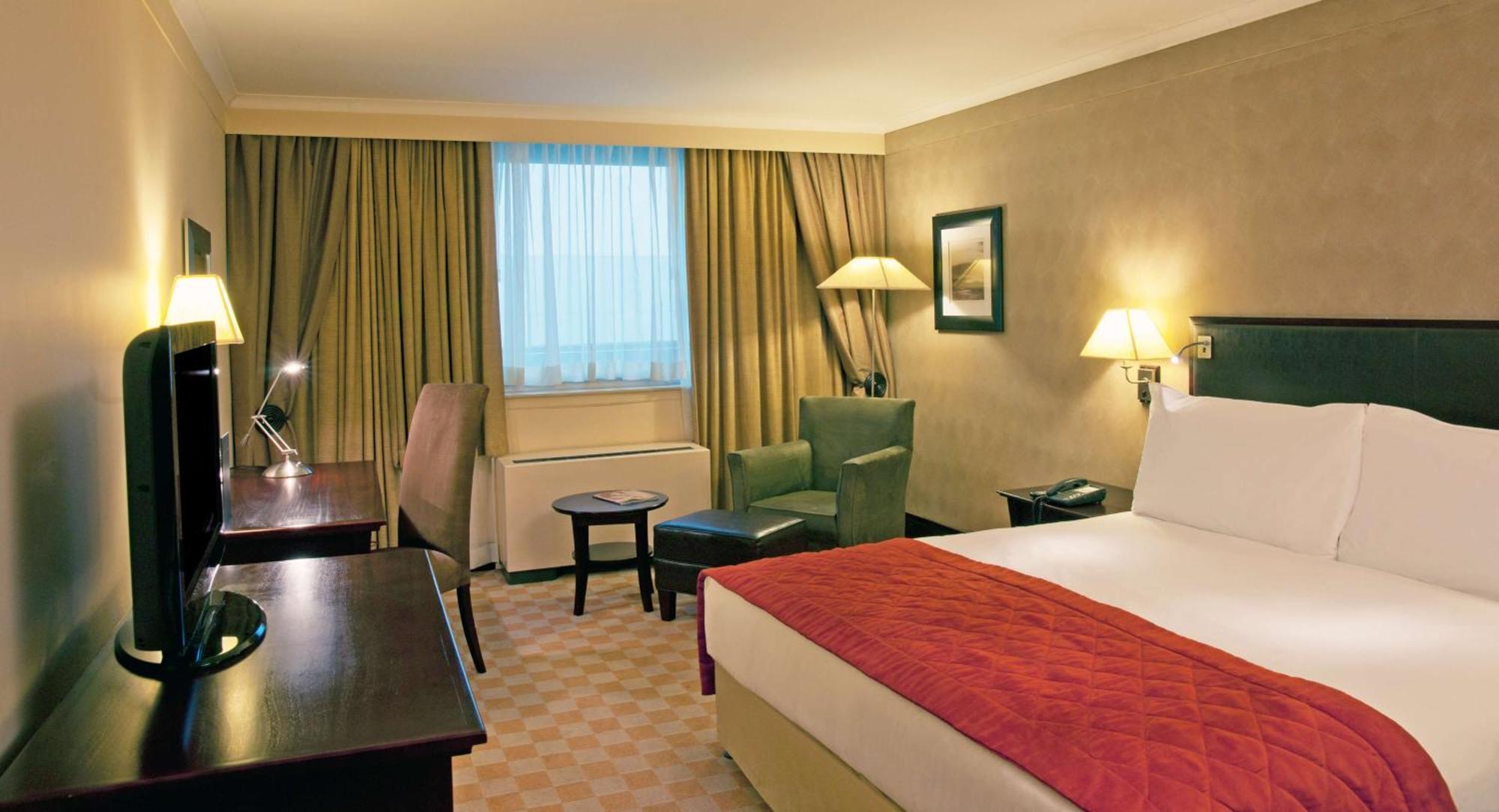 Southern Sun Or Tambo International Airport Kempton Park Dış mekan fotoğraf A room at the hotel