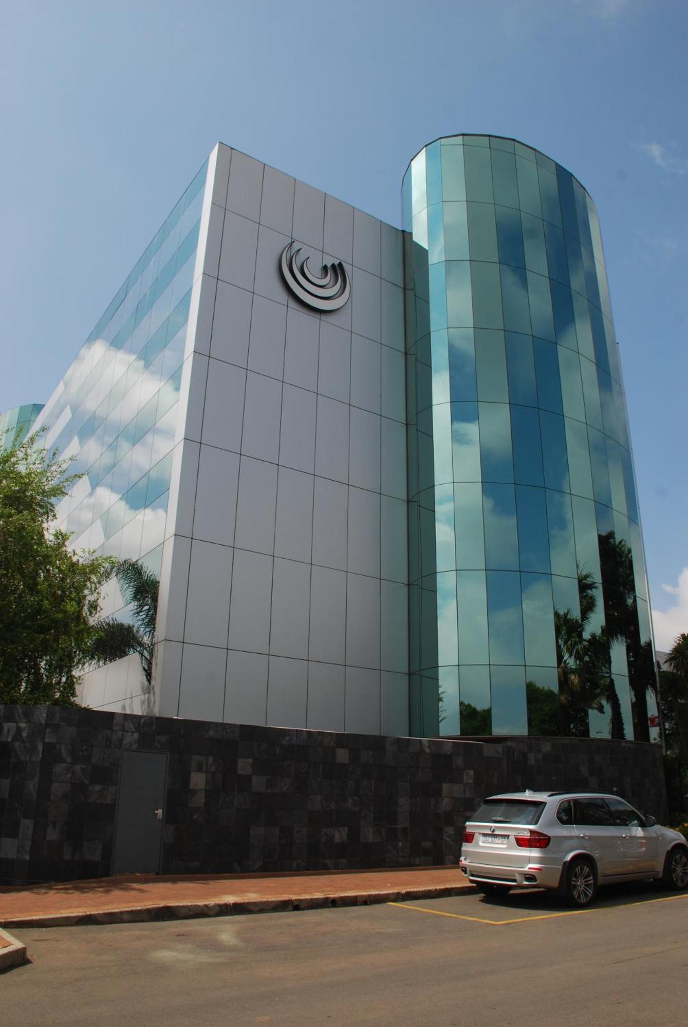 Southern Sun Or Tambo International Airport Kempton Park Dış mekan fotoğraf The building of the National Bank of Zimbabwe