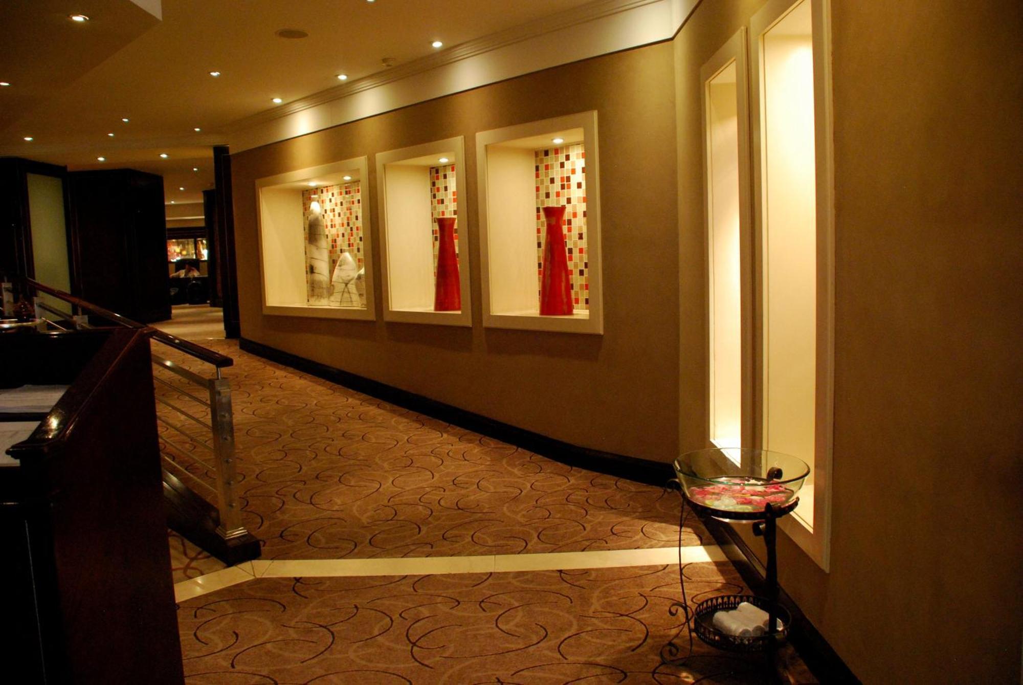 Southern Sun Or Tambo International Airport Kempton Park Dış mekan fotoğraf The interior of the hotel