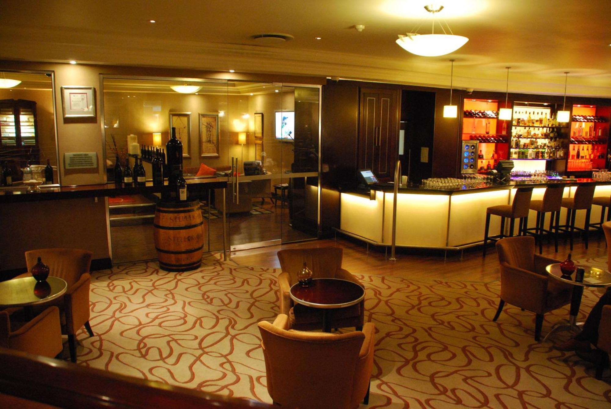 Southern Sun Or Tambo International Airport Kempton Park Dış mekan fotoğraf A wine cellar in a wine bar