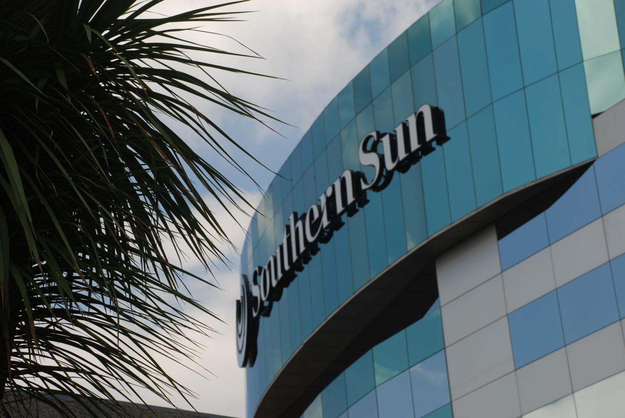 Southern Sun Or Tambo International Airport Kempton Park Dış mekan fotoğraf Southern Sun logo